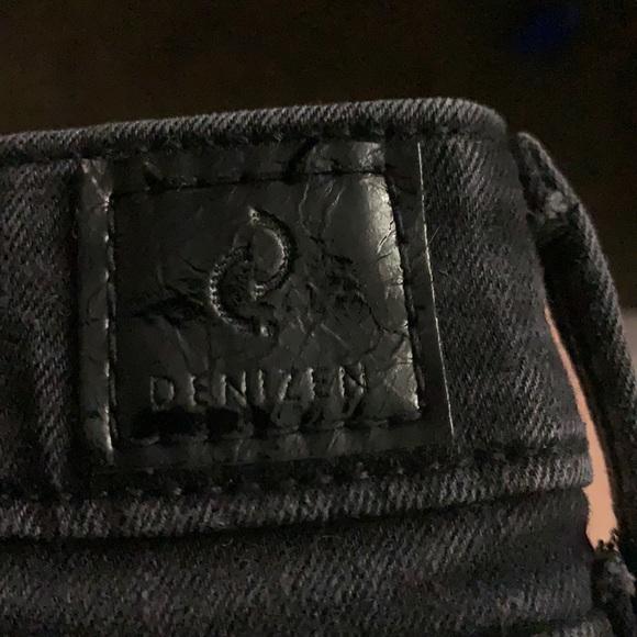 Denizen FROM Levi’s Black Women’s Jean Shorts Sz 7 - Picture 3 of 5